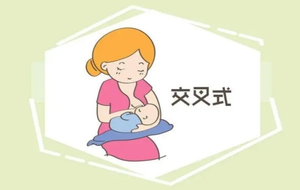 新生儿喂养母乳的姿势图解，找对姿势很重要